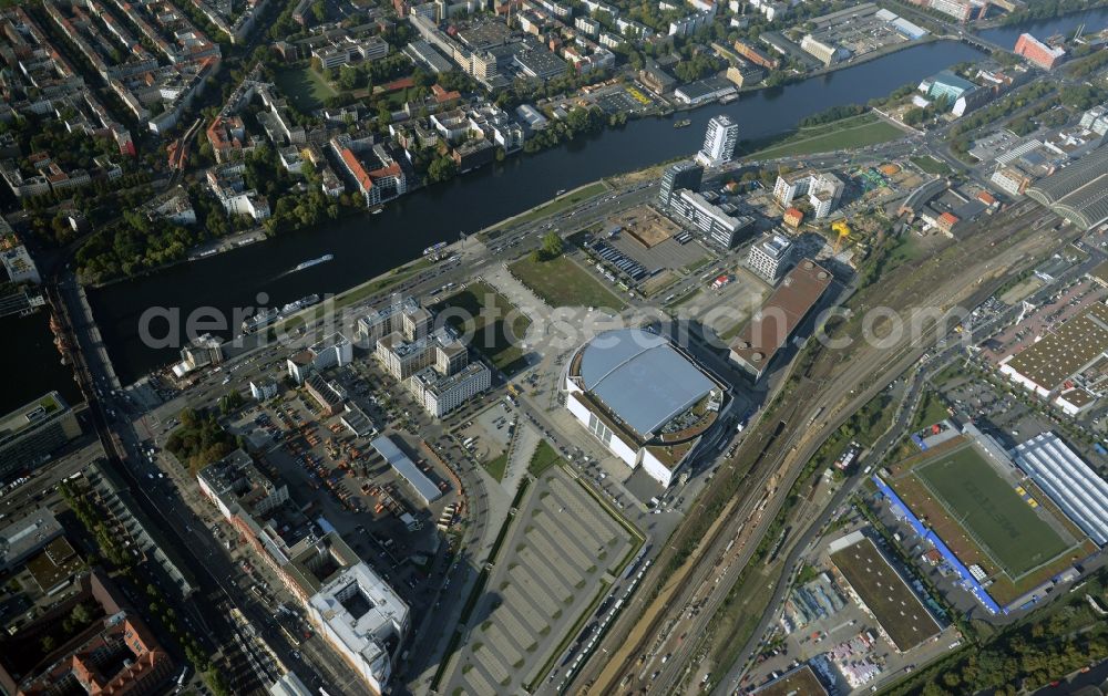 Berlin from the bird's eye view: Mercedes-Benz-Arena on the Spree riverbank in the Friedrichshain part of Berlin. The former O2 World - now Mercedes-Benz-Arena - is located in the Anschutz Areal, a business and office space on the riverbank