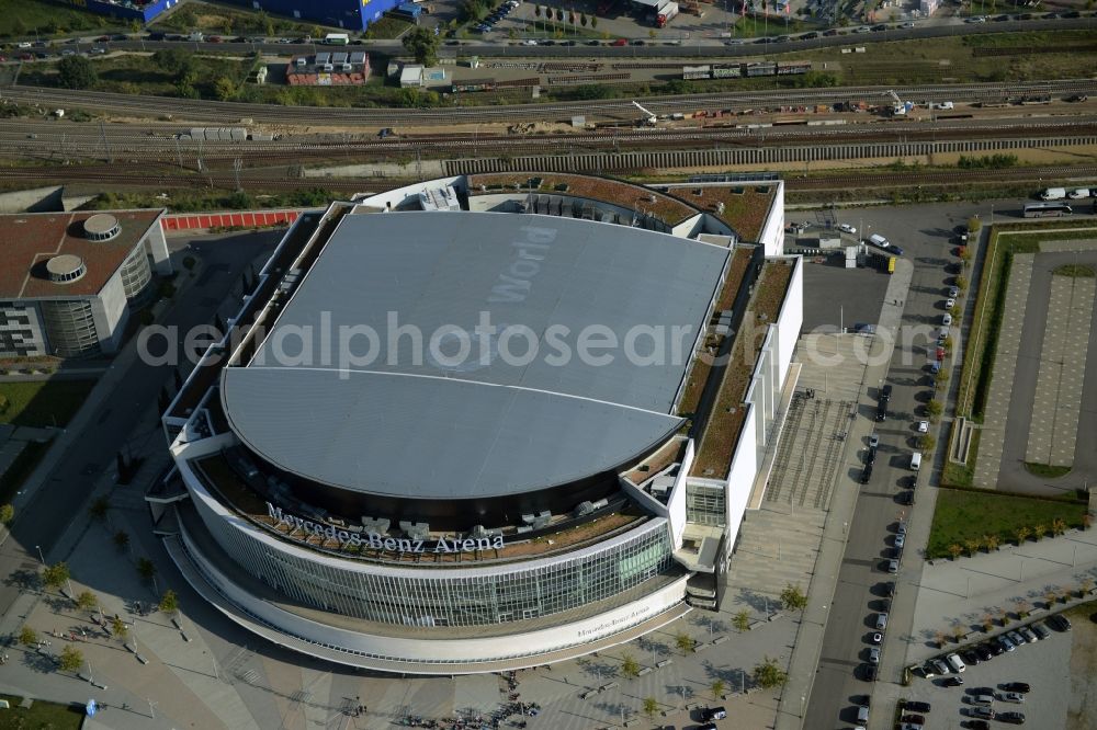 Aerial photograph Berlin - Mercedes-Benz-Arena on the Spree riverbank in the Friedrichshain part of Berlin. The former O2 World - now Mercedes-Benz-Arena - is located in the Anschutz Areal, a business and office space on the riverbank