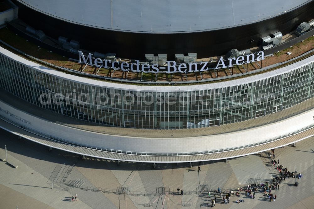 Aerial photograph Berlin - Mercedes-Benz-Arena on the Spree riverbank in the Friedrichshain part of Berlin. The former O2 World - now Mercedes-Benz-Arena - is located in the Anschutz Areal, a business and office space on the riverbank