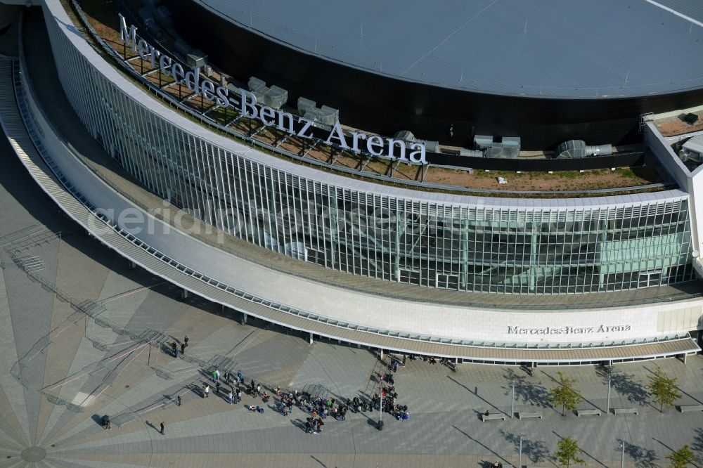 Aerial image Berlin - Mercedes-Benz-Arena on the Spree riverbank in the Friedrichshain part of Berlin. The former O2 World - now Mercedes-Benz-Arena - is located in the Anschutz Areal, a business and office space on the riverbank