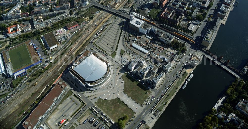 Aerial image Berlin - Mercedes-Benz-Arena on the Spree riverbank in the Friedrichshain part of Berlin. The former O2 World - now Mercedes-Benz-Arena - is located in the Anschutz Areal, a business and office space on the riverbank