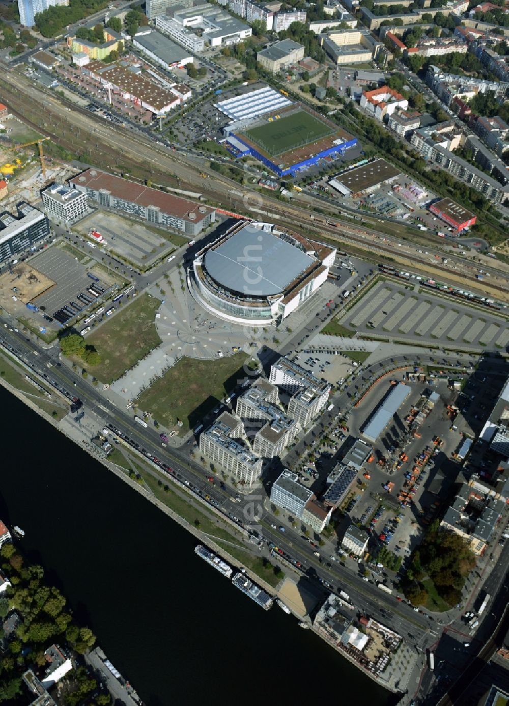 Aerial image Berlin - Mercedes-Benz-Arena on the Spree riverbank in the Friedrichshain part of Berlin. The former O2 World - now Mercedes-Benz-Arena - is located in the Anschutz Areal, a business and office space on the riverbank