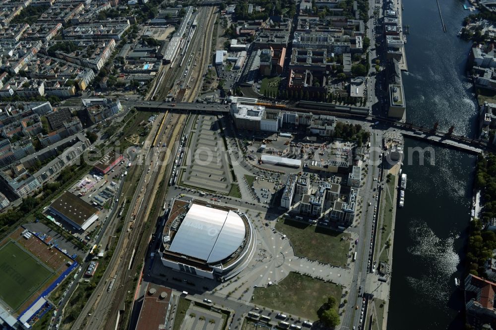 Aerial photograph Berlin - Mercedes-Benz-Arena on the Spree riverbank in the Friedrichshain part of Berlin. The former O2 World - now Mercedes-Benz-Arena - is located in the Anschutz Areal, a business and office space on the riverbank