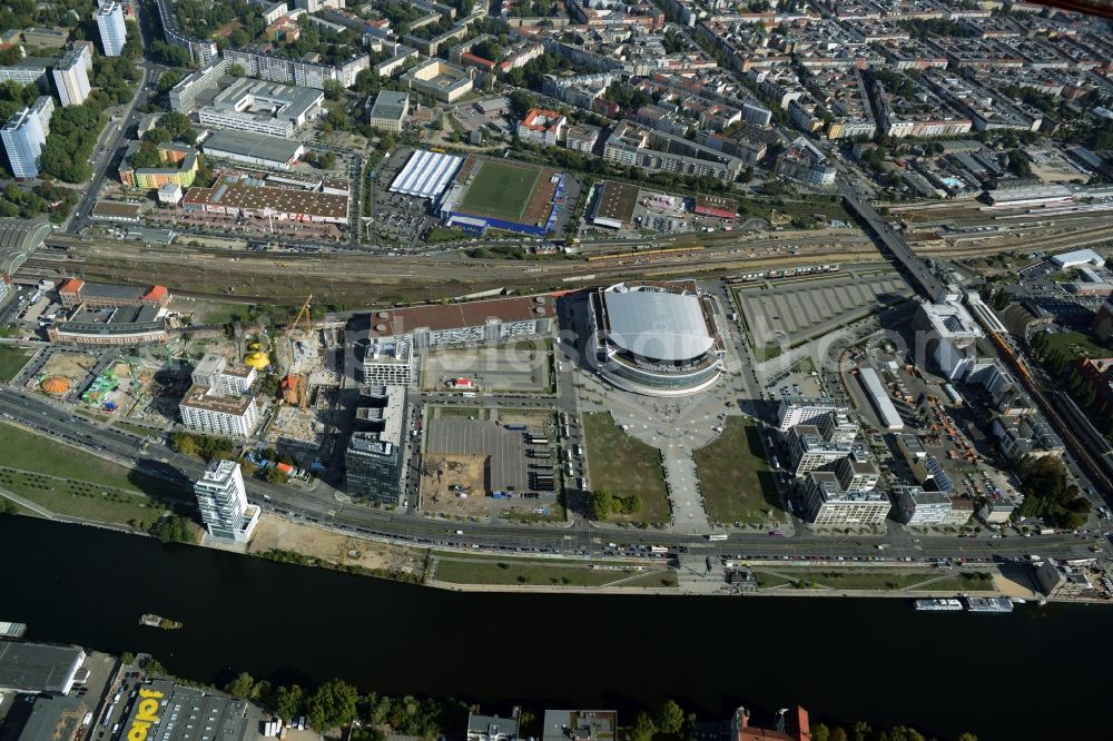 Aerial image Berlin - Mercedes-Benz-Arena on the Spree riverbank in the Friedrichshain part of Berlin. The former O2 World - now Mercedes-Benz-Arena - is located in the Anschutz Areal, a business and office space on the riverbank