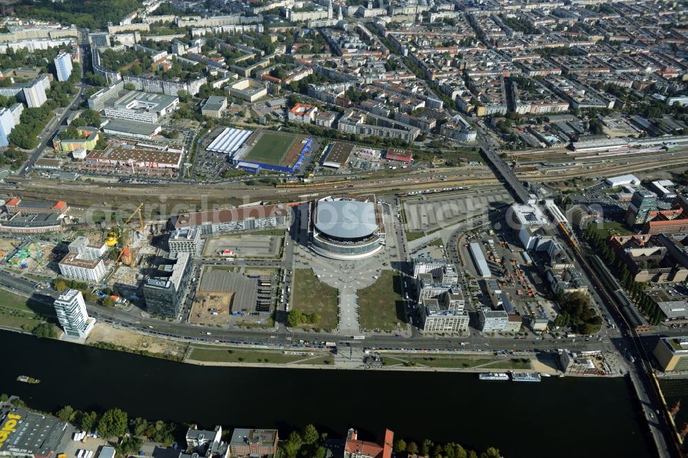 Aerial photograph Berlin - Mercedes-Benz-Arena on the Spree riverbank in the Friedrichshain part of Berlin. The former O2 World - now Mercedes-Benz-Arena - is located in the Anschutz Areal, a business and office space on the riverbank