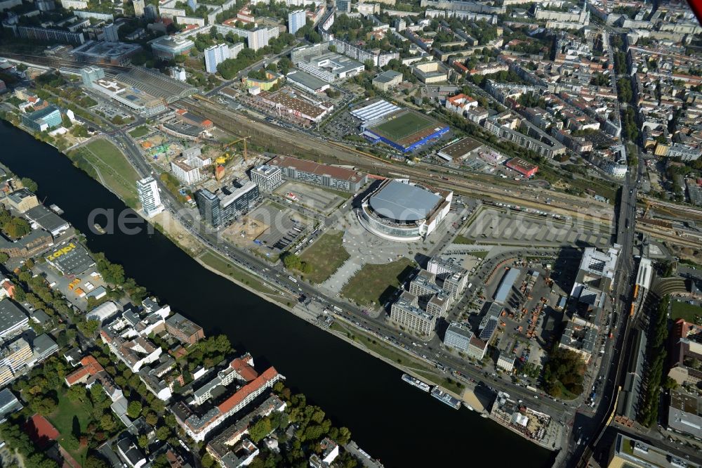 Berlin from the bird's eye view: Mercedes-Benz-Arena on the Spree riverbank in the Friedrichshain part of Berlin. The former O2 World - now Mercedes-Benz-Arena - is located in the Anschutz Areal, a business and office space on the riverbank