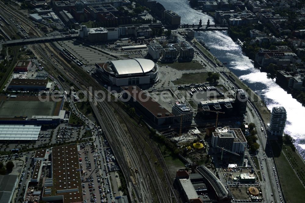 Aerial image Berlin - Mercedes-Benz-Arena on the Spree riverbank in the Friedrichshain part of Berlin. The former O2 World - now Mercedes-Benz-Arena - is located in the Anschutz Areal, a business and office space on the riverbank