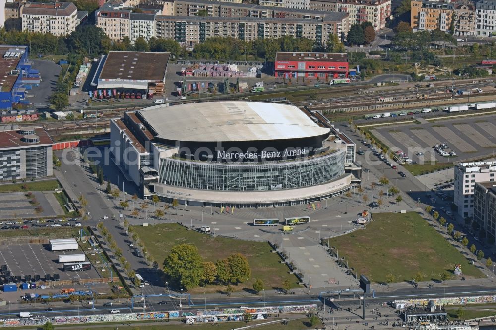 Aerial image Berlin - Mercedes-Benz-Arena on the Spree riverbank in the Friedrichshain part of Berlin. The former O2 World - now Mercedes-Benz-Arena - is located in the Anschutz Areal, a business and office space on the riverbank