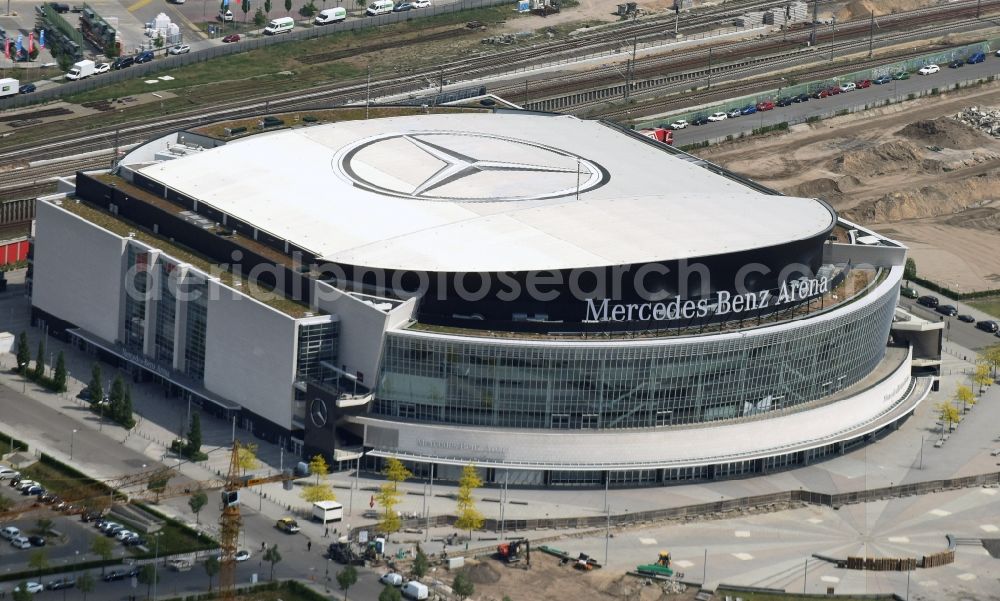 Berlin from the bird's eye view: Mercedes-Benz-Arena on the Spree riverbank in the Friedrichshain part of Berlin. The former O2 World - now Mercedes-Benz-Arena - is located in the Anschutz Areal, a business and office space on the riverbank