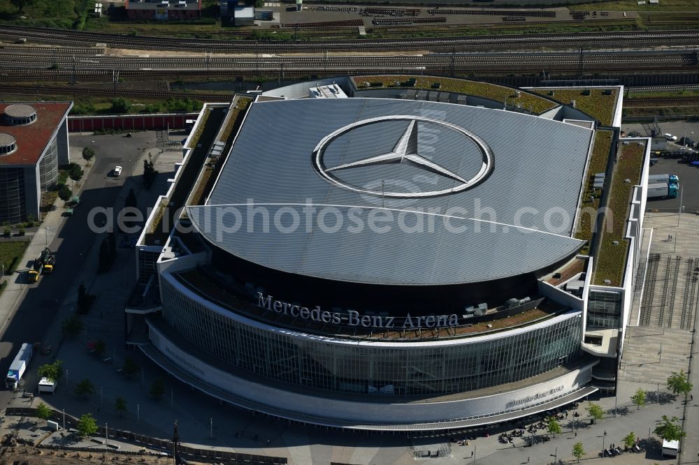 Aerial photograph Berlin - Mercedes-Benz-Arena on the Spree riverbank in the Friedrichshain part of Berlin. The former O2 World - now Mercedes-Benz-Arena - is located in the Anschutz Areal, a business and office space on the riverbank