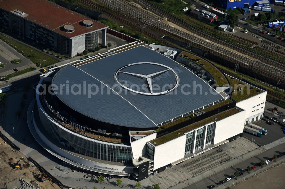 Berlin from the bird's eye view: Mercedes-Benz-Arena on the Spree riverbank in the Friedrichshain part of Berlin. The former O2 World - now Mercedes-Benz-Arena - is located in the Anschutz Areal, a business and office space on the riverbank