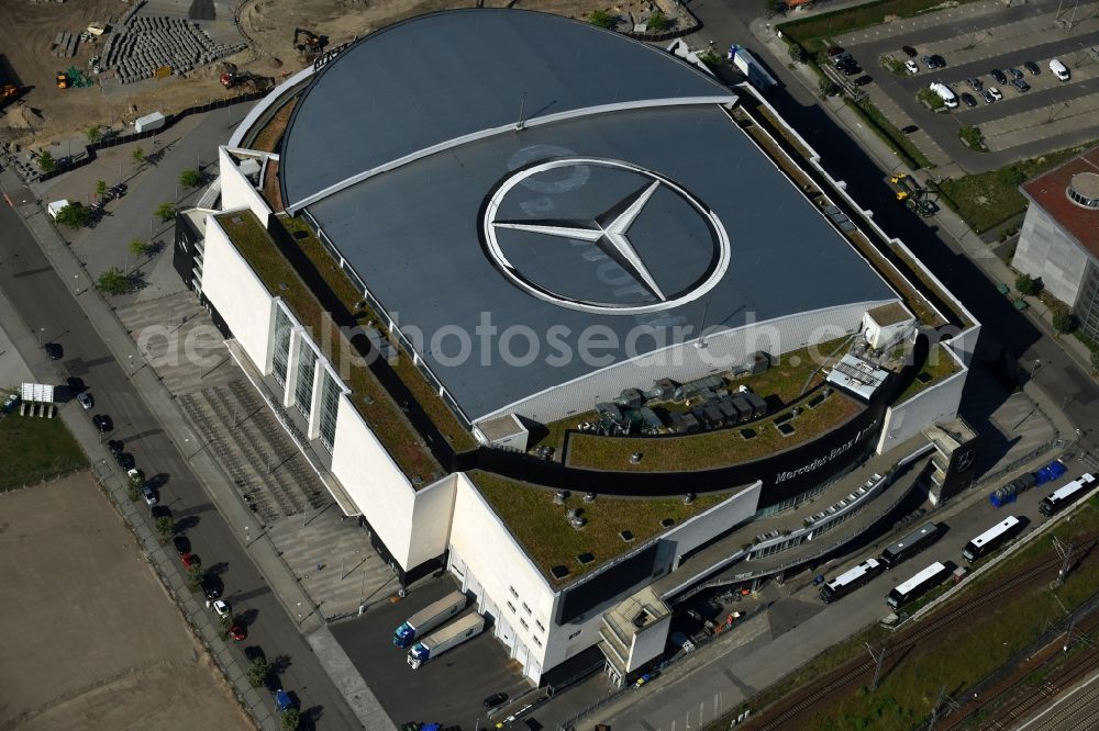 Aerial image Berlin - Mercedes-Benz-Arena on the Spree riverbank in the Friedrichshain part of Berlin. The former O2 World - now Mercedes-Benz-Arena - is located in the Anschutz Areal, a business and office space on the riverbank