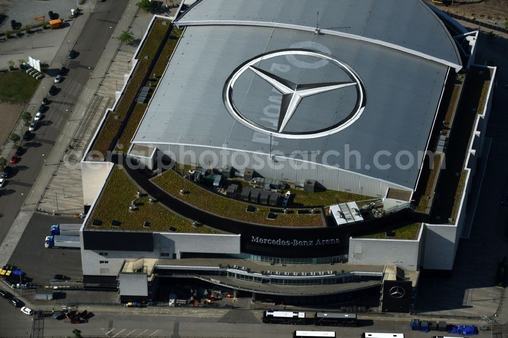 Aerial image Berlin - Mercedes-Benz-Arena on the Spree riverbank in the Friedrichshain part of Berlin. The former O2 World - now Mercedes-Benz-Arena - is located in the Anschutz Areal, a business and office space on the riverbank