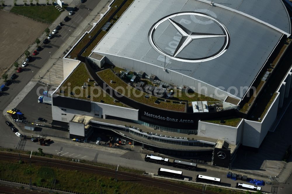 Aerial photograph Berlin - Mercedes-Benz-Arena on the Spree riverbank in the Friedrichshain part of Berlin. The former O2 World - now Mercedes-Benz-Arena - is located in the Anschutz Areal, a business and office space on the riverbank