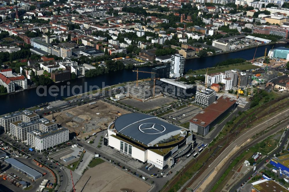 Berlin from the bird's eye view: Mercedes-Benz-Arena on the Spree riverbank in the Friedrichshain part of Berlin. The former O2 World - now Mercedes-Benz-Arena - is located in the Anschutz Areal, a business and office space on the riverbank