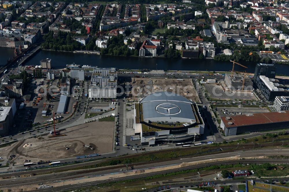 Aerial photograph Berlin - Mercedes-Benz-Arena on the Spree riverbank in the Friedrichshain part of Berlin. The former O2 World - now Mercedes-Benz-Arena - is located in the Anschutz Areal, a business and office space on the riverbank