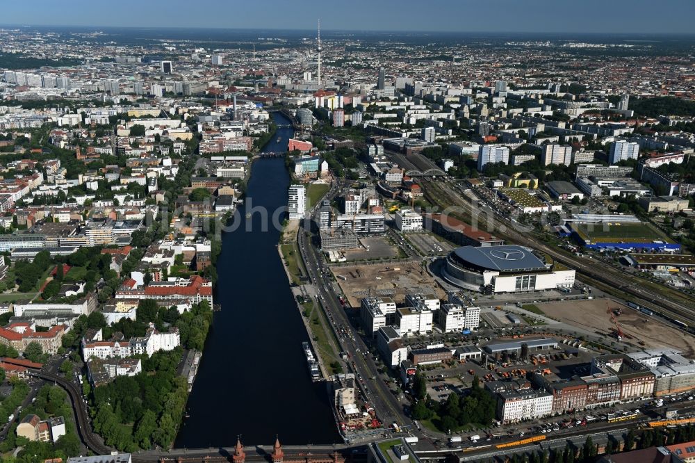 Berlin from the bird's eye view: Mercedes-Benz-Arena on the Spree riverbank in the Friedrichshain part of Berlin. The former O2 World - now Mercedes-Benz-Arena - is located in the Anschutz Areal, a business and office space on the riverbank