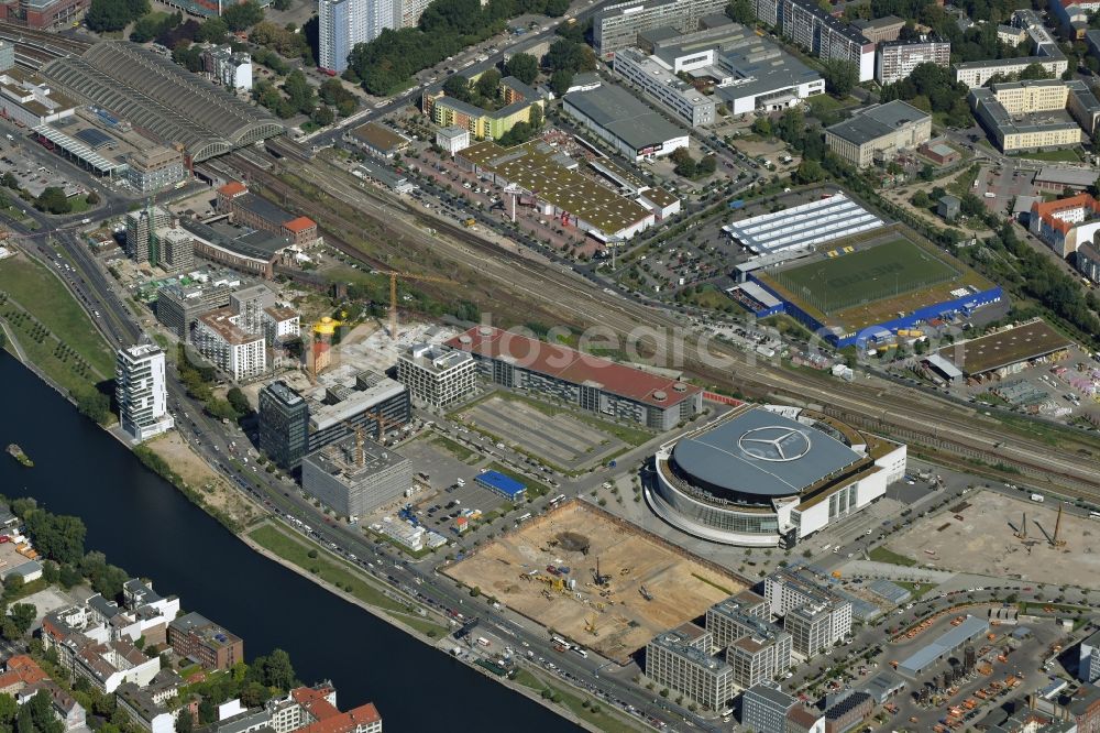 Aerial photograph Berlin - Mercedes-Benz-Arena on the Spree riverbank in the Friedrichshain part of Berlin. The former O2 World - now Mercedes-Benz-Arena - is located in the Anschutz Areal, a business and office space on the riverbank