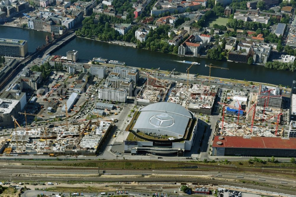 Aerial image Berlin - Night view of Mercedes-Benz-Arena on the Spree riverbank in the Friedrichshain part of Berlin. The former O2 World - now Mercedes-Benz-Arena - is located in the Anschutz Areal, a business and office space on the riverbank