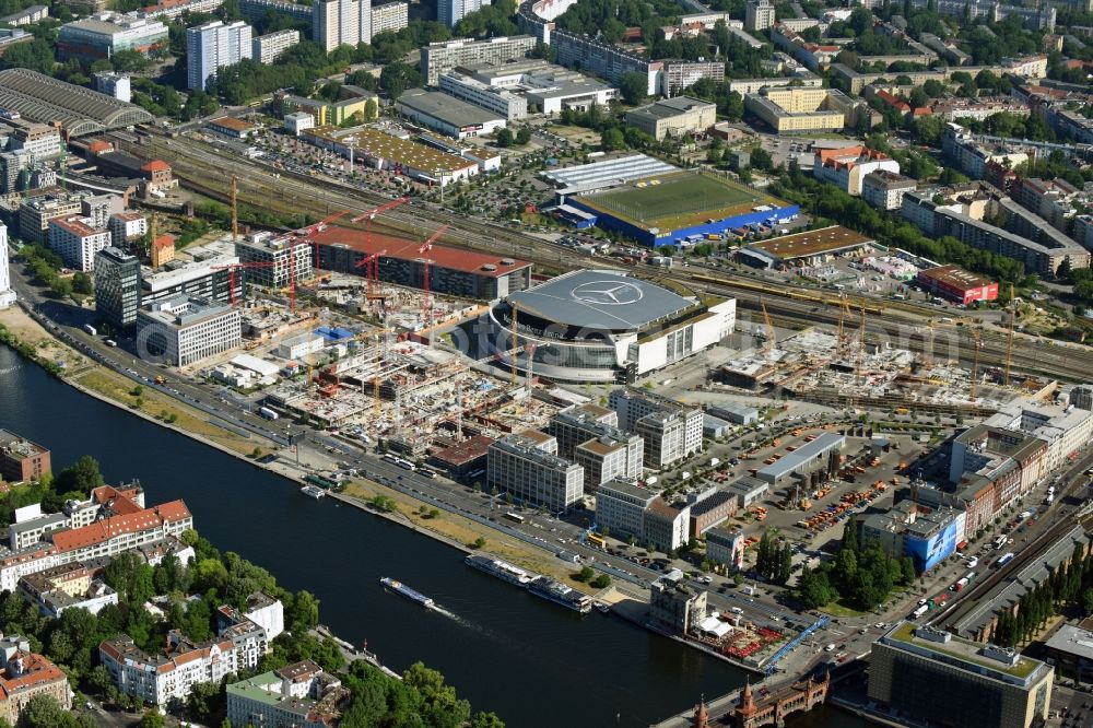 Berlin from the bird's eye view: Night view of Mercedes-Benz-Arena on the Spree riverbank in the Friedrichshain part of Berlin. The former O2 World - now Mercedes-Benz-Arena - is located in the Anschutz Areal, a business and office space on the riverbank