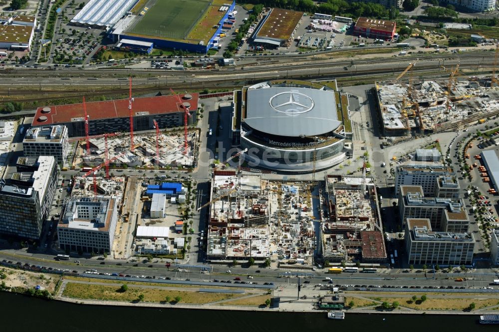 Aerial image Berlin - Night view of Mercedes-Benz-Arena on the Spree riverbank in the Friedrichshain part of Berlin. The former O2 World - now Mercedes-Benz-Arena - is located in the Anschutz Areal, a business and office space on the riverbank