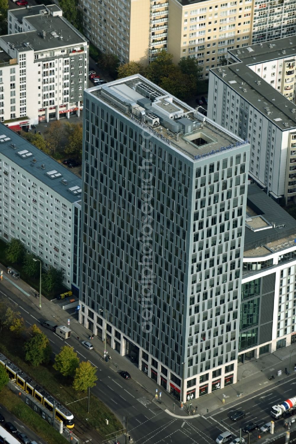 Berlin from the bird's eye view: Mercedes-Benz Bank Service Center high-rise construction on the corner of Otto-Braun-Strasse for the new residential and commercial building. To the right stands the new ETAP hotel