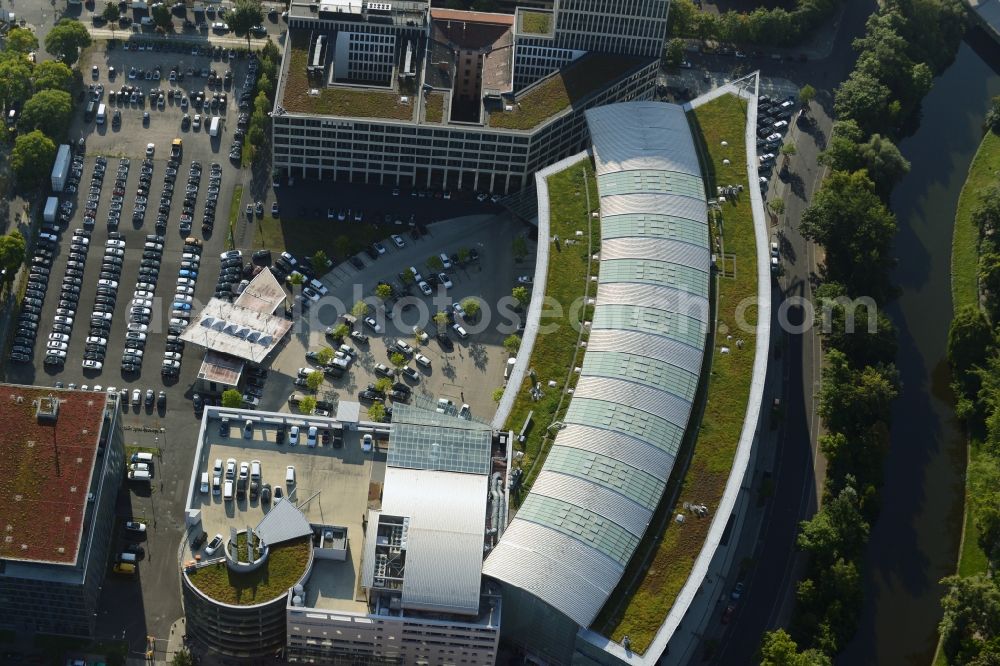 Aerial photograph Berlin - The Mercedes-Benz Berlin branch is located on the Salzufer in Berlin-Charlottenburg. Here is the complete package will be offered to car buying and selling, financial services, and service. For leisure activities, the building is used, so for auto sports, there is an indoor climbing wall and a children's traffic school. The building, also known as Mercedes World, follows with a sweep the barrel of the Landwehr Canal. Was built, the glass-steel construction according to designs by architects Lamb, Weber, Donath and partners