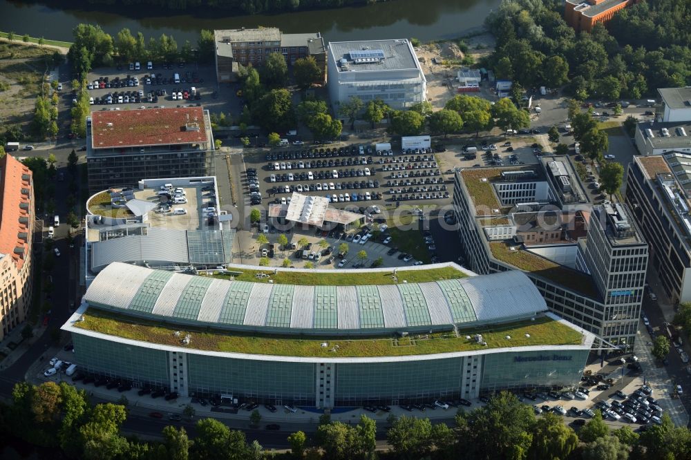 Aerial image Berlin - The Mercedes-Benz Berlin branch is located on the Salzufer in Berlin-Charlottenburg. Here is the complete package will be offered to car buying and selling, financial services, and service. For leisure activities, the building is used, so for auto sports, there is an indoor climbing wall and a children's traffic school. The building, also known as Mercedes World, follows with a sweep the barrel of the Landwehr Canal. Was built, the glass-steel construction according to designs by architects Lamb, Weber, Donath and partners