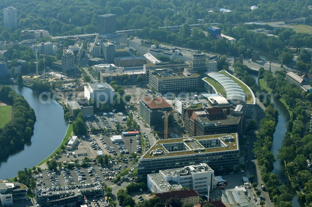 Berlin from the bird's eye view: The Mercedes-Benz Berlin branch is located on the Salzufer in Berlin-Charlottenburg. Here is the complete package will be offered to car buying and selling, financial services, and service. The building, also known as Mercedes World, follows with a sweep the barrel of the Landwehr Canal. Was built, the glass-steel construction according to designs by architects Lamb, Weber, Donath and partners