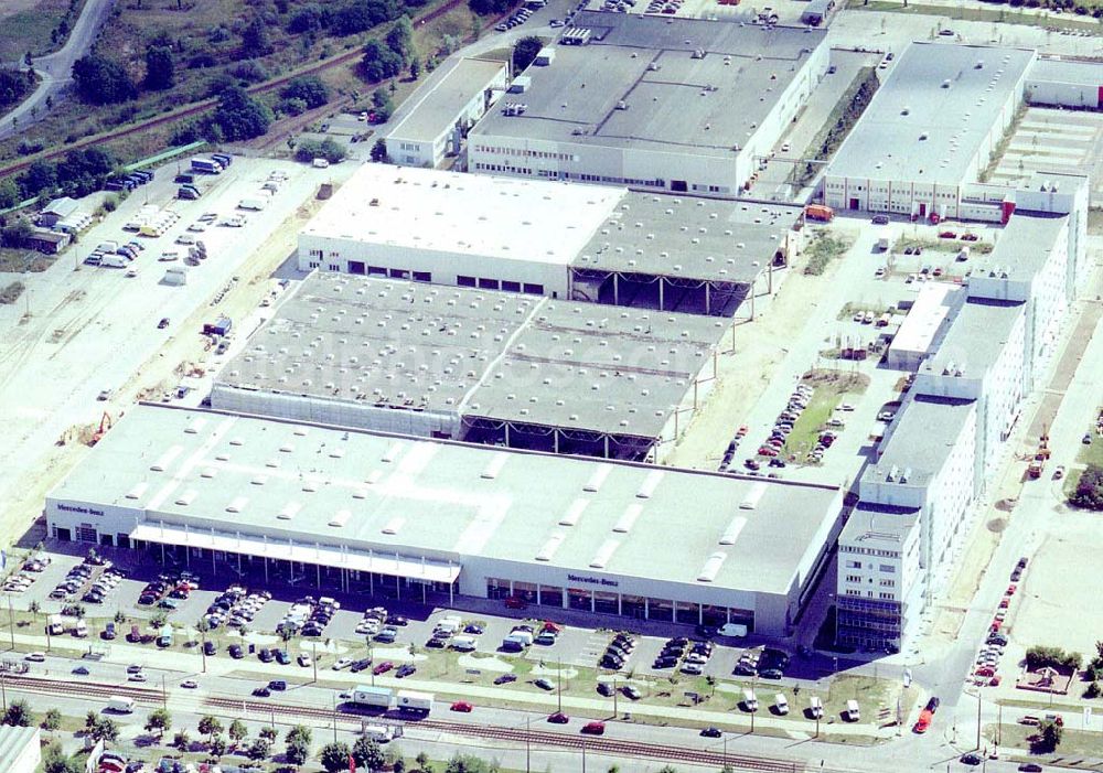 Berlin - Lichtenberg from the bird's eye view: Mercedes-Benz Niederlassung in der Rhinstraße in Berlin-Lichtenberg.