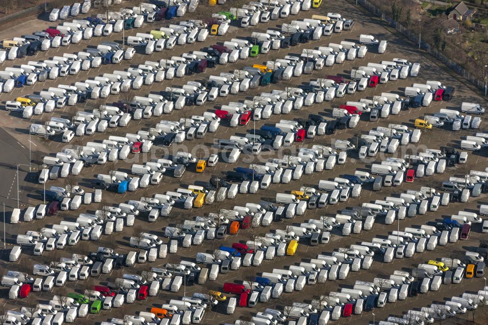 Düsseldorf from above - The shelves at the plant site extradition of the Mercedes-Benz - Sprinter production in Düssseldorf. Because of the continuing high demand for Mercedes-Benz will increase production capacity for the sprinters