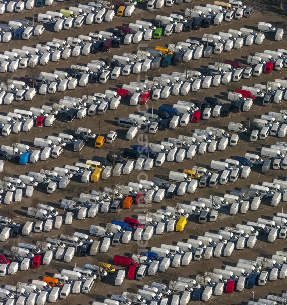 Düsseldorf from the bird's eye view: The shelves at the plant site extradition of the Mercedes-Benz - Sprinter production in Düssseldorf. Because of the continuing high demand for Mercedes-Benz will increase production capacity for the sprinters