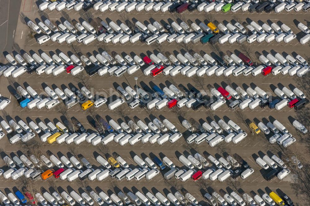 Aerial image Düsseldorf - The shelves at the plant site extradition of the Mercedes-Benz - Sprinter production in Düssseldorf. Because of the continuing high demand for Mercedes-Benz will increase production capacity for the sprinters