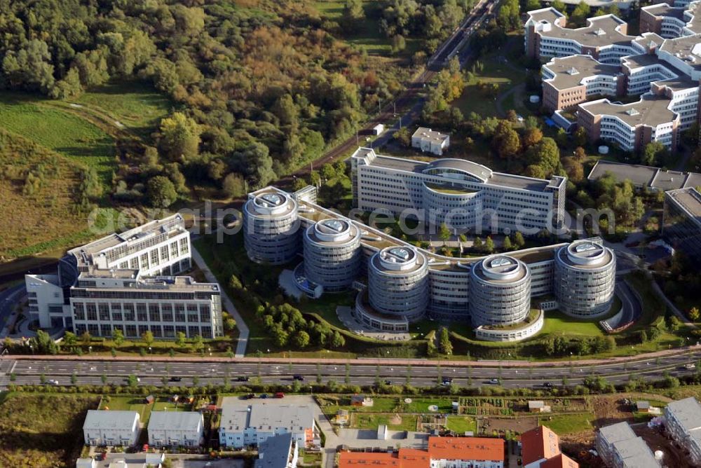 Frankfurt am Main from the bird's eye view: Blick auf das Mertonviertel mit der Gothaer Versicherung u.a. Büro- und Geschäftsgebäuden an der Marie-Curie-Straße bzw. Lurgiallee in Frankfurt am Main.