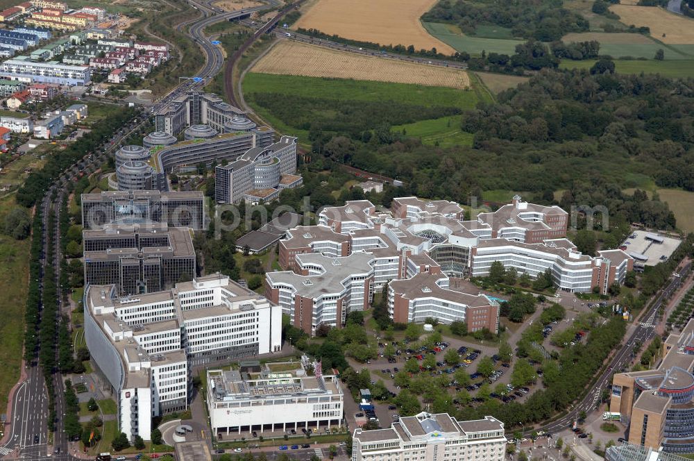 Aerial image FRANKFURT / Main - Blick auf das Mertonviertel im Stadtteil Niederursel von Frankfurt am Main in Hessen. Das Mertonviertel ist ein etwa 60 Hektar großer Bürostandort im Nordwesten Frankfurts mit Standorten der renommierten Unternehmen Antra Grundstücksverwaltung, Deka Immobilien Investment, HSBC Trinkaus Real Estate, IVG Asset Management sowie SEB Asset Management. Kontakt: Standortinitiative MertonViertel Frankfurt am Main, Benno Adelhardt, Emil-von-Behring-Str. 8–14, 60439 Frankfurt am Main, Tel. +49 (0) 69 138 748 23,