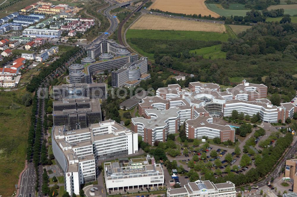 Aerial photograph FRANKFURT / Main - Blick auf das Mertonviertel im Stadtteil Niederursel von Frankfurt am Main in Hessen. Das Mertonviertel ist ein etwa 60 Hektar großer Bürostandort im Nordwesten Frankfurts mit Standorten der renommierten Unternehmen Antra Grundstücksverwaltung, Deka Immobilien Investment, HSBC Trinkaus Real Estate, IVG Asset Management sowie SEB Asset Management. Kontakt: Standortinitiative MertonViertel Frankfurt am Main, Benno Adelhardt, Emil-von-Behring-Str. 8–14, 60439 Frankfurt am Main, Tel. +49 (0) 69 138 748 23,