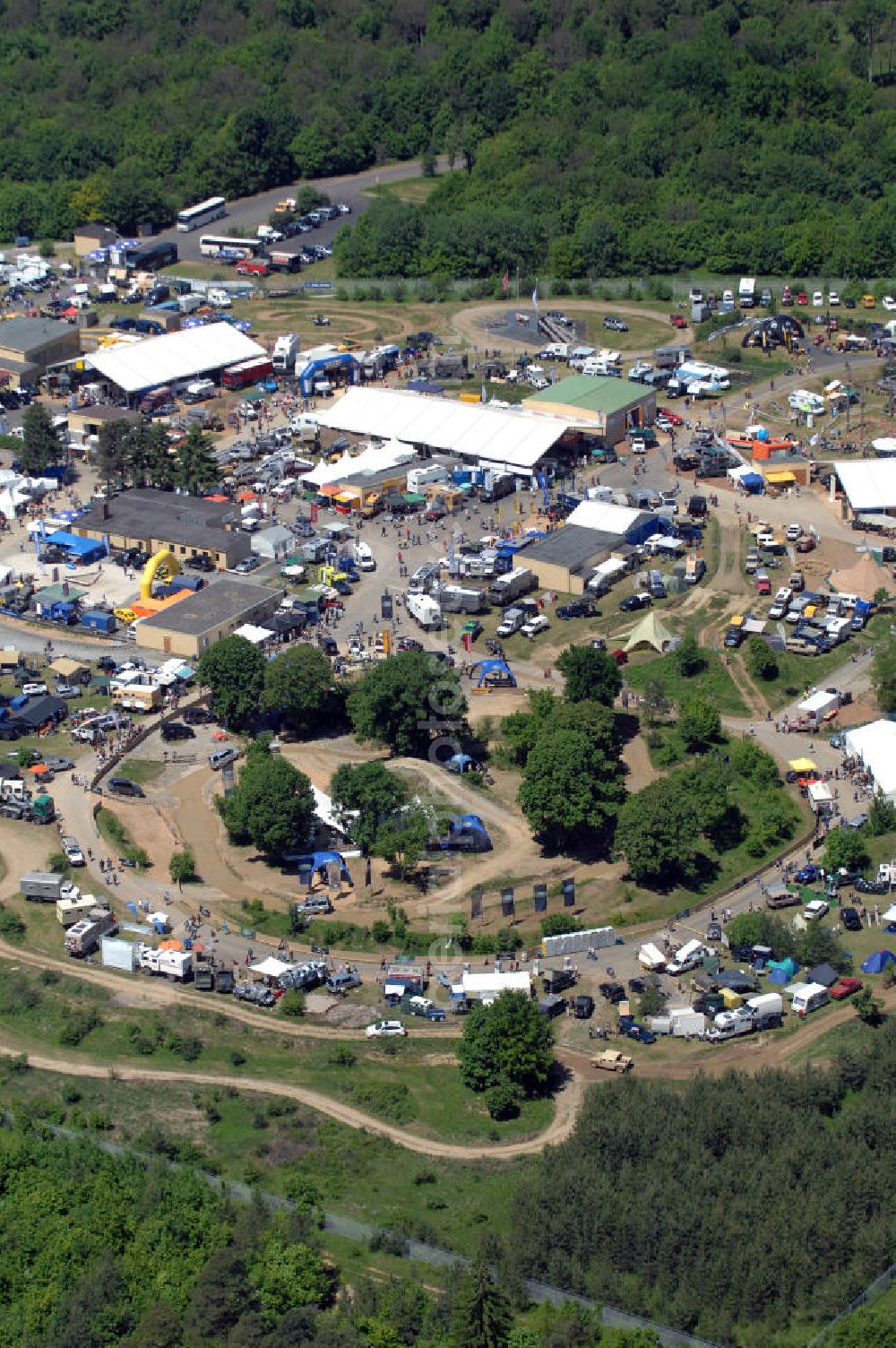 Aerial photograph Bad Kissingen - Die Messe Abenteuer & Allrad auf dem Messeplatz nahe dem Stadtteil Reiterwiesen in Bayern. The adventure & all-wheel fair at the fair place at the district Reiterwiesen in Bavaria.