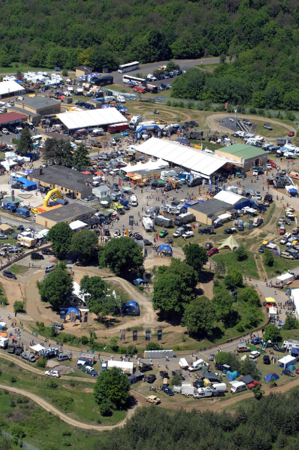 Bad Kissingen from above - Die Messe Abenteuer & Allrad auf dem Messeplatz nahe dem Stadtteil Reiterwiesen in Bayern. The adventure & all-wheel fair at the fair place at the district Reiterwiesen in Bavaria.