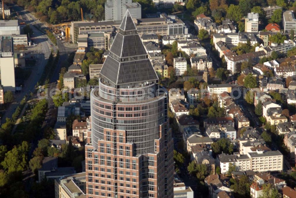 Frankfurt am Main from above - Blick auf die Spitze des Messeturms auf dem Messe- und Ausstellungsgelände Frankfurt auf der Friedrich-Ebert-Anlage 1. Ansprechpartner: Dr. Jens Schreiber Tel.: 69 75 75-66 22 - Telefax +49 69 75 75-68 44 press@messefrankfurt.com