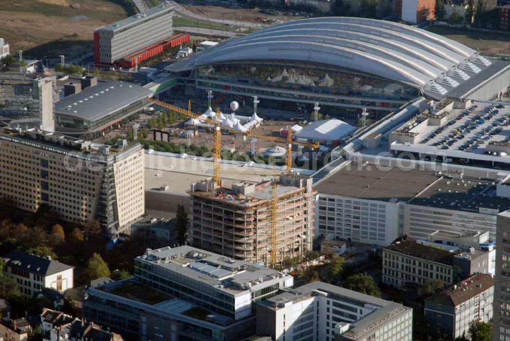 Aerial image Frankfurt am Main - Blick auf das Messe- und Ausstellungsgelände in der Friedrich-Ebert-Anlage mit der Festhalle und dem Maritim Hotel. Der transparente Glasbau mit seinem markanten ellipsenförmigen Design verfügt über einen direkten Zugang zur Festhalle und ist zudem durch die Via Mobile mit dem benachbarten Congress Center sowie sämtlichen Messehallen verbunden. Ansprechpartner: Dr. Jens Schreiber Tel.: 69 75 75-66 22 - Telefax +49 69 75 75-68 44 press@messefrankfurt.com