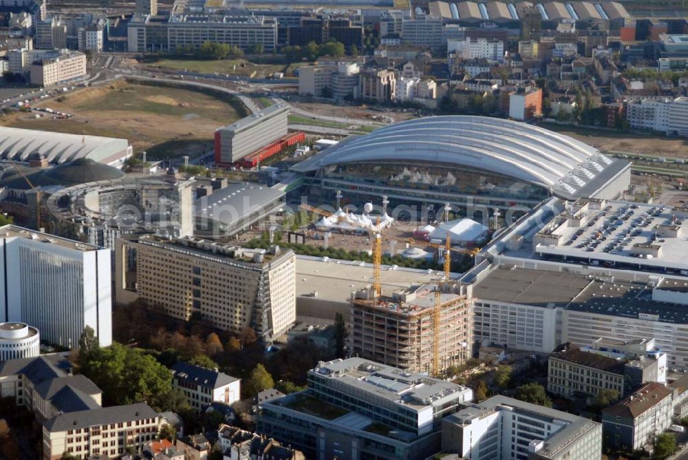 Aerial photograph Frankfurt am Main - Blick auf das Messe- und Ausstellungsgelände in der Friedrich-Ebert-Anlage mit der Festhalle und dem Maritim Hotel. Der transparente Glasbau mit seinem markanten ellipsenförmigen Design verfügt über einen direkten Zugang zur Festhalle und ist zudem durch die Via Mobile mit dem benachbarten Congress Center sowie sämtlichen Messehallen verbunden. Ansprechpartner: Dr. Jens Schreiber Tel.: 69 75 75-66 22 - Telefax +49 69 75 75-68 44 press@messefrankfurt.com