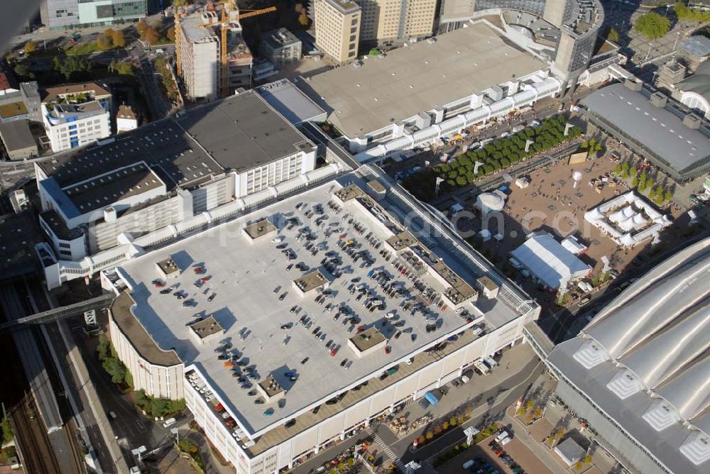 Frankfurt am Main from above - Blick auf den bedeutendsten mittelalterlichen Messeplatz vor dem Messegelände. Dieser ist mittlerweile ein Hochleistungszentrum des globalen Marketings.