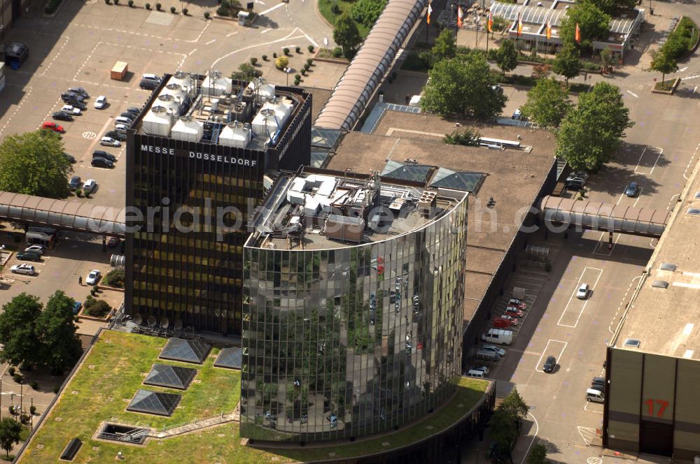 Düsseldorf from above - Blick auf ein Teil vom Messegelände Düsseldorfs. Die Gesamthallenfläche beträgt rund 263.888 Quadratmeter. Kontakt: Messe Düsseldorf GmbH, Postfach 101006, 40001 Düsseldorf; Messeplatz, Stockumer Kirchstrasse 61, 40474 Düsseldorf, Tel. +49(0)211 4560 01, Fax +49(0)211 4560 668, Email: info@messe-duesseldorf.de