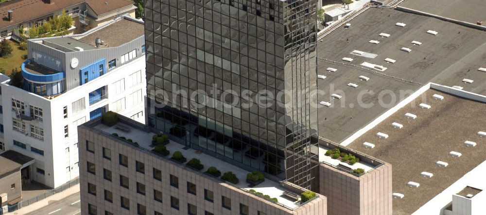 Aerial photograph Frankfurt - Blick auf das Messe Torhaus. Das Hochhaus wurde 1984 erbaut und teilt das Messegelände in einen östlichen und einen westlichen Geländeteil. Der Architekt Oswald Mathias Ungers stellte damit plastisch die Bestimmung des Torhauses als „Tor zu Frankfurt“ dar. Beteiligte Firmen Grandjean & Kollegen Vermessungsingenieure, Pettersson & Ahrens Ingenieur-Planung GmbH, Messe Frankfurt GmbH, HOCHTIEF Projektentwicklung GmbH, CDM Consult GmbH.