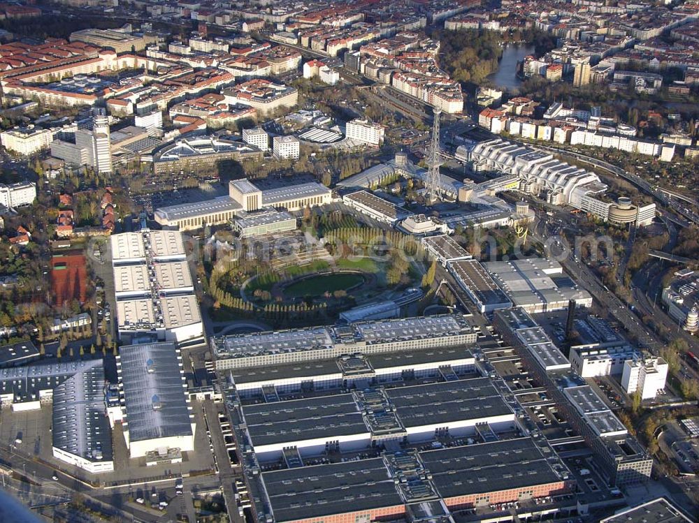 Aerial photograph Berlin - 19.11.2004, Berlin Blick auf das Messegelände Berlin mit seinem Sommergarten, den verschiedenen Hallen und dem Funkturm