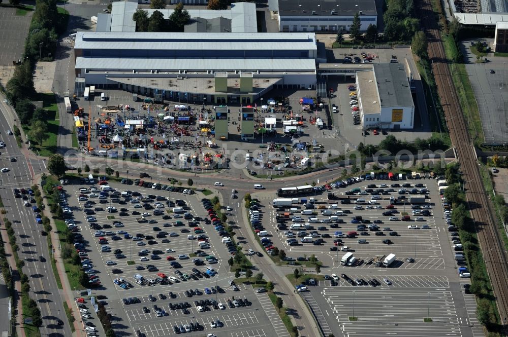 Chemnitz from above - Exhibition grounds of the Chemnitz Arena with parking space and exhibition area at Messeplatz in Chemnitz in Saxony