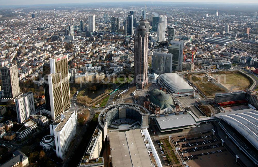 Aerial photograph Frankfurt am Main - Blick auf die Frankfurter Innenstadt mit dem Messeturm, einem bekannten Büro-und Geschäftsgebäude und dem Mariott Hotel. Der Büroturm auf dem Frankfurter Messegelände war bei seiner Fertigstellung 1991 das höchste Gebäude in Europa. View to the inner city of Frankfurt at the Main, with the Frankfurt landmark tower and the Mariott hotel.