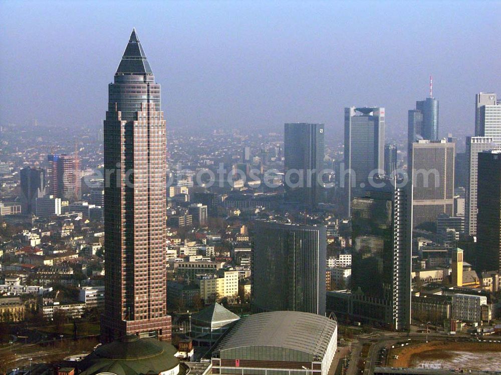 Aerial image Frankfurt Main / Hessen - Blick auf den Messeturm in Frankfurt am Main mit einer Höhe von 257m und 55 Etagen. Die Pyramide auf dem Dach ist 36,6m hoch. Errichtet wurde das Hochhaus von Tishman Speyer und der Citibank, dann 1991 an die Kajima Corporation verkauft.Adresse: Friedrich-Ebert-Anlage 49, 60308 Frankfurt