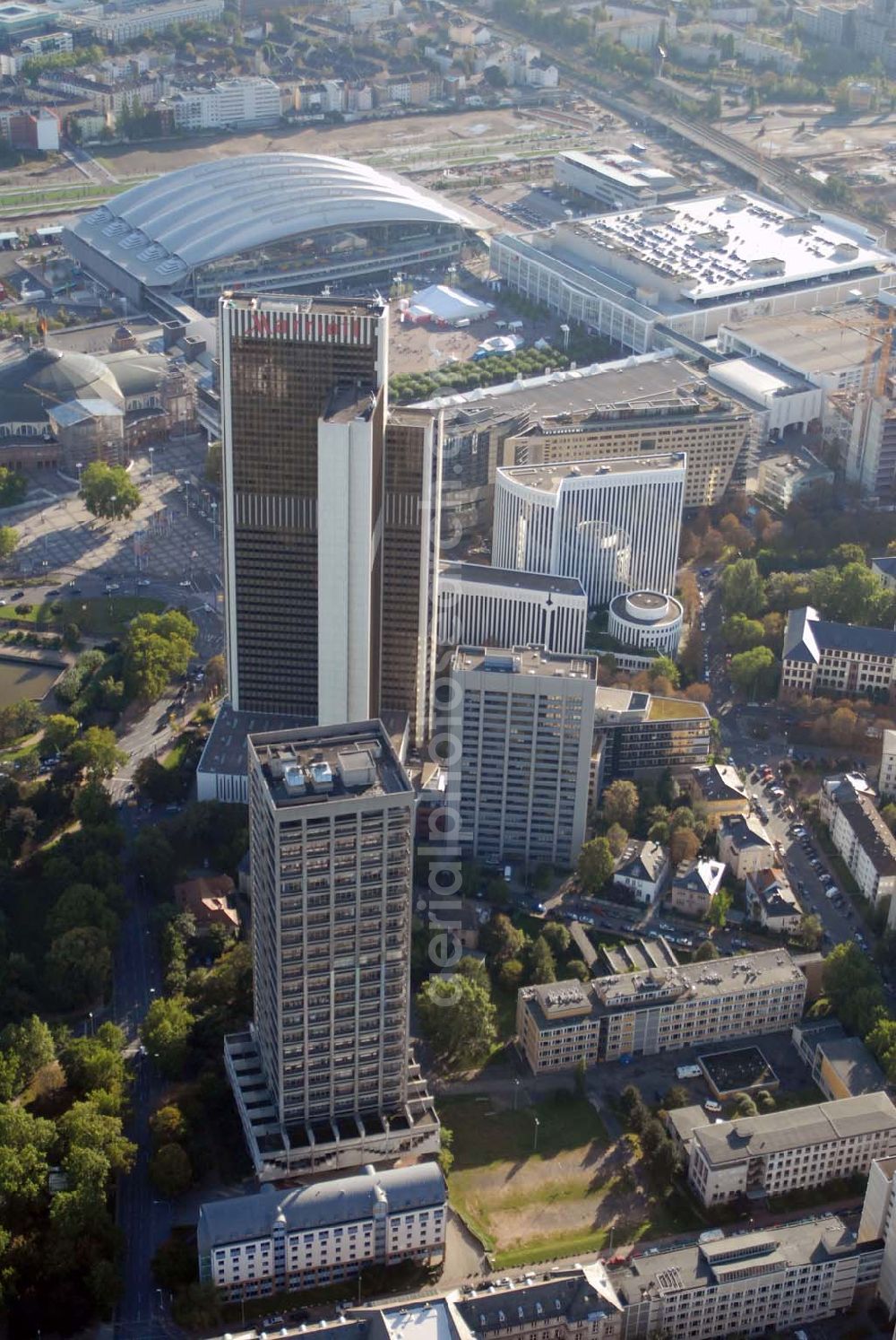 Frankfurt am Main from above - Blick auf den AfE-Turm, das Marriott Hotel Frankfurt in der Hamburger Allee 2, 60486 Frankfurt - Tel.: 069/7955 - 2432 -