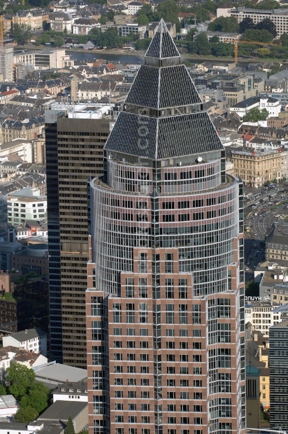 Aerial image Frankfurt am Main - Blick auf die Spitze des Messeturm auf dem Messe- und Ausstellungsgelände Frankfurt auf der Friedrich-Ebert-Anlage 1. Ansprechpartner: Dr. Jens Schreiber Tel.: 69 75 75-66 22 - Telefax +49 69 75 75-68 44 press@messefrankfurt.com